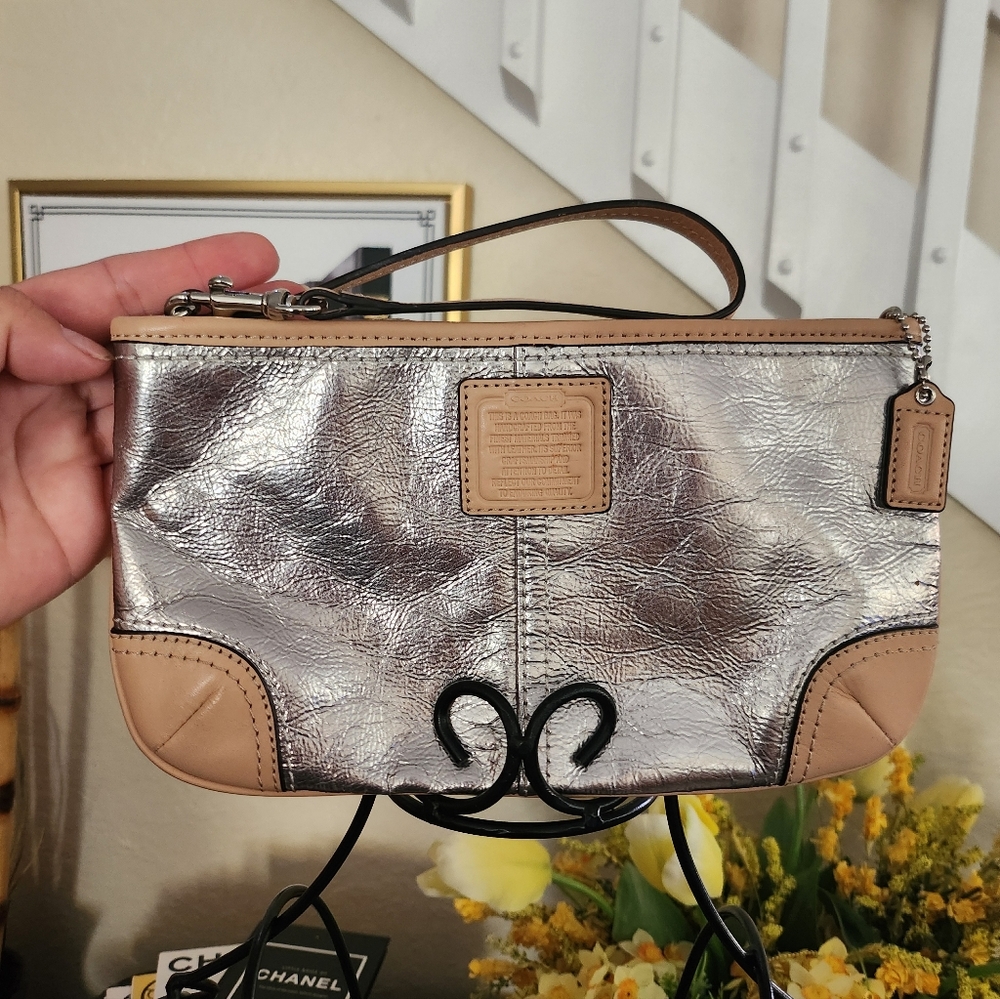 Coach metallic silver leather wristlet clutch bag - Picture 2 of 5
